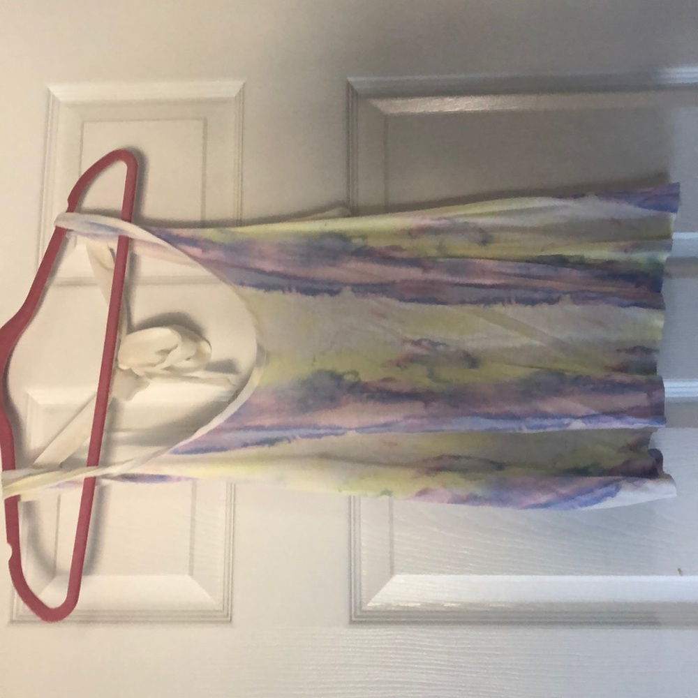 Colorful tank w ribbon in the back